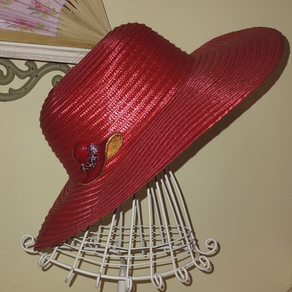 Red Hat with Purple Hat Brooch - Picture 5 of 12